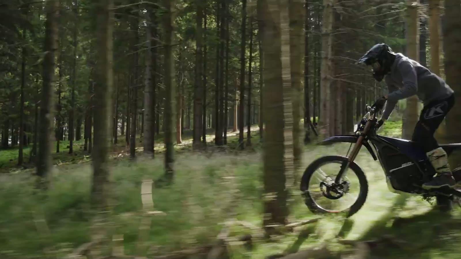 Electric Motion terepmotor erdei ösvényen